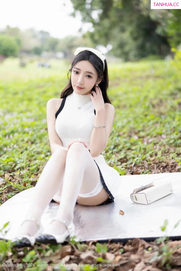 王馨瑶  [XiuRen]高清写真图 2024.04.02 No.8334 王馨瑶yanni 丝袜美腿第11张图片